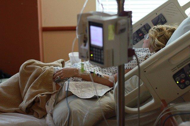 AAIC 2022 Hospitalização de idosos em UTI dobra o risco de demência