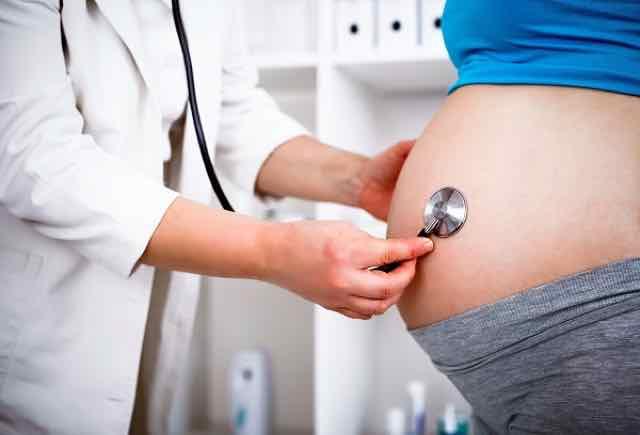 Estudo associa enjoos e vômitos na gravidez a menor risco de aborto