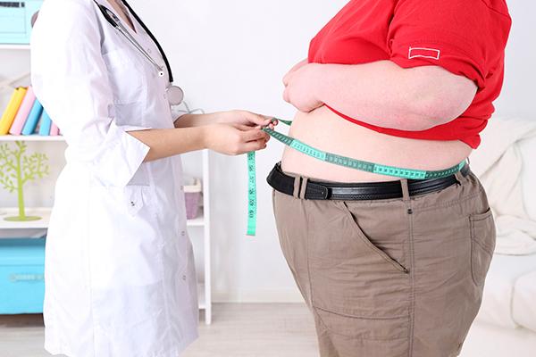 Como prevenir as complicações para prevenir a morbimortalidade no pós-operatório de uma cirurgia bariátrica.