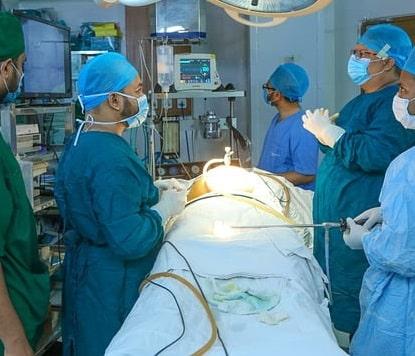 Telas de alta gramatura são superiores no reparo laparoscópico de hérnias inguinais