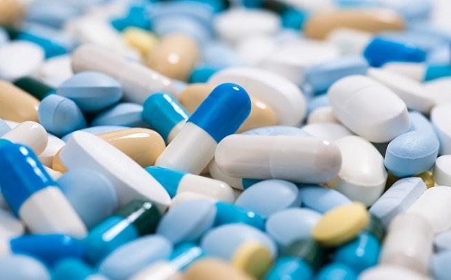 medicamentos variados juntos com o apixabana