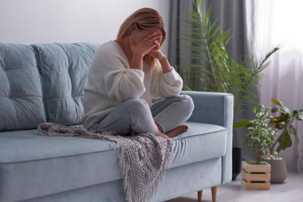 Neurocognição, hospitalização e sociodemografia no transtorno bipolar e depressivo