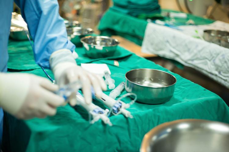 Devo usar imagem intravascular de rotina para realizar angioplastia?