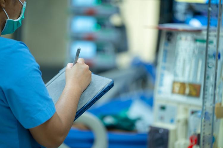 Dosagem de troponina pode ser útil em paciente renal crônico?