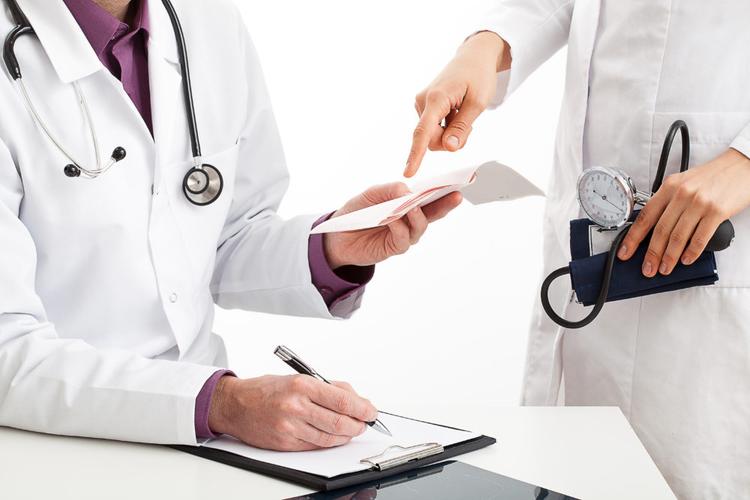 Como diagnosticar sobrecarga de átrio direito pelo ECG sem olhar para a onda P?