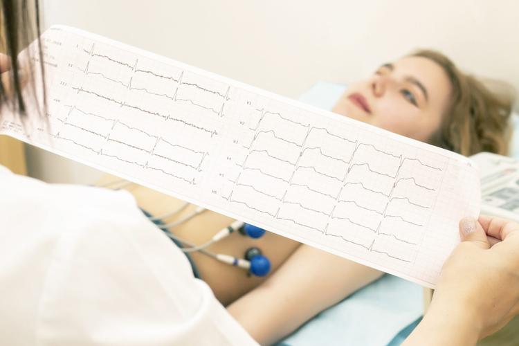 Desafio de ECG - qual a taquiarritmia mostrada?
